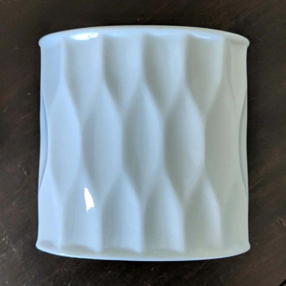 3 porcelain containers for toothbrushes,soapbar and cotton-balls